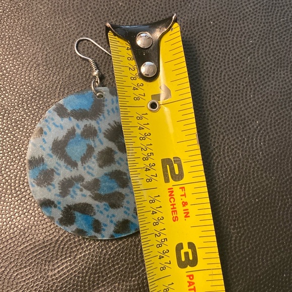 Acrylic blue & blue leopard pattern circle dangling pierced Earrings - Picture 4 of 6